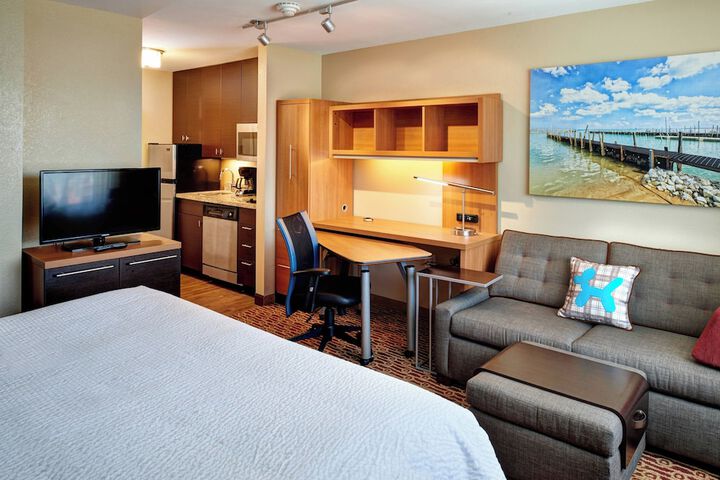 Room 13 of 25