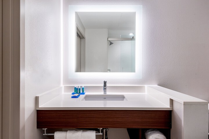 Holiday Inn Express & Suites Santa Ana - Orange County by IHG