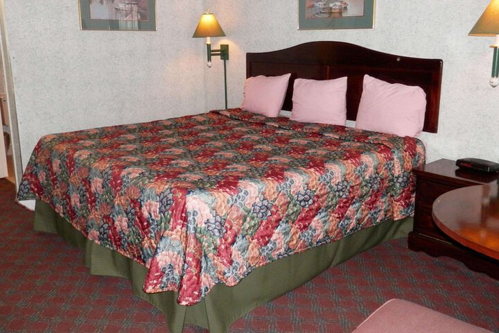 Room 11 of 25
