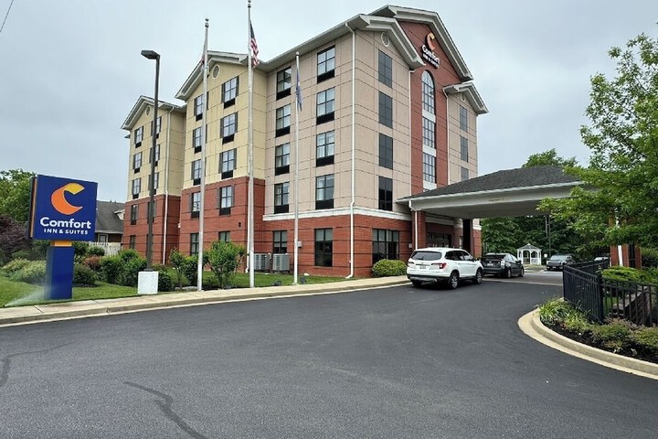 Comfort Inn & Suites Lexington Park near Pax River