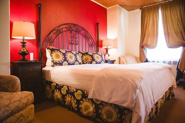 The Holland Hotel