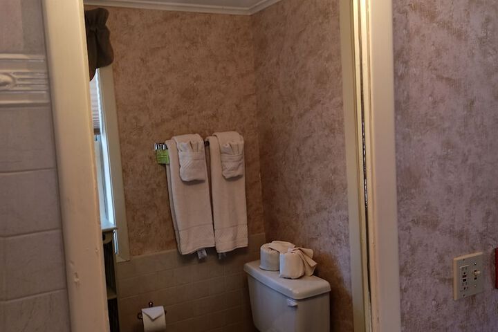 Room 68 of 86