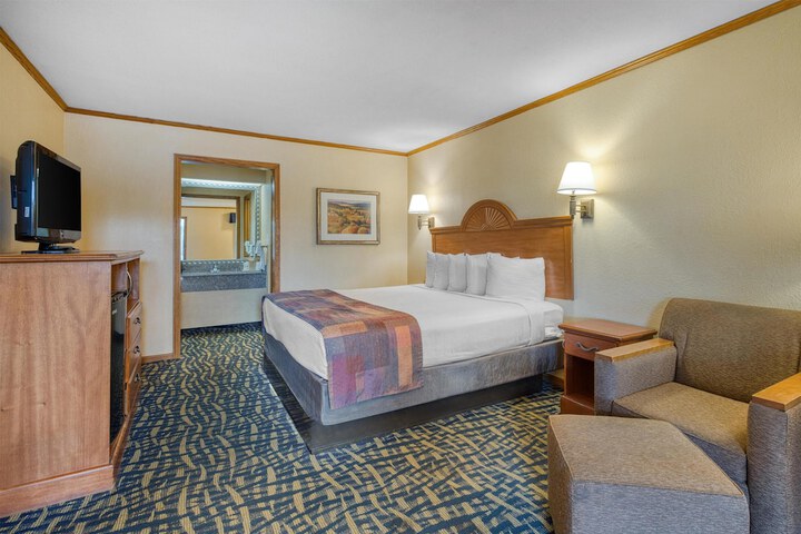 SureStay by Best Western Kansas City Country Inn North