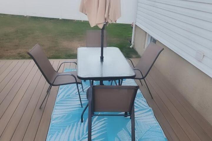 Baldwin NY 1 Bedroom Apartment Queen Size Bed