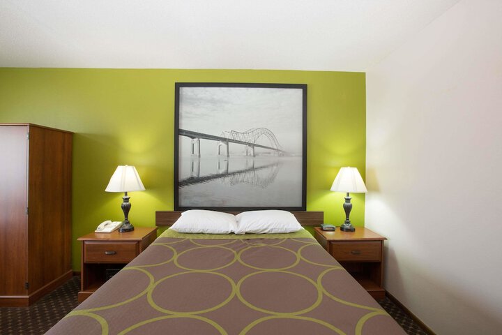 Room 9 of 14