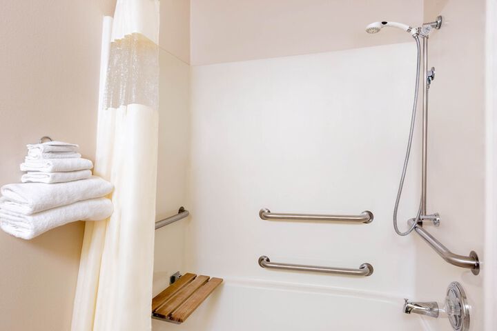 Days Inn & Suites by Wyndham Madison