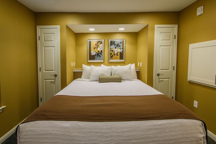 Room 52 of 74