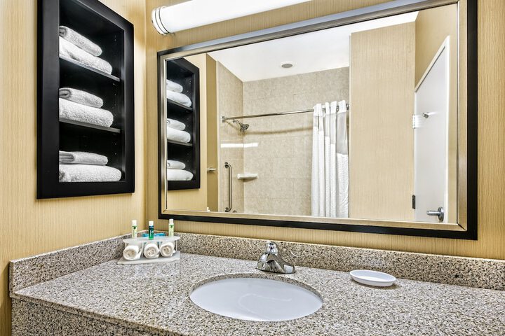 Room 25 of 46