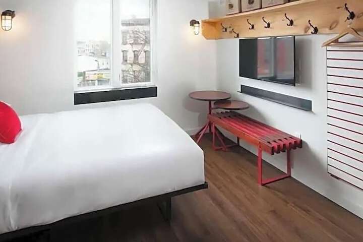 Room 5 of 18