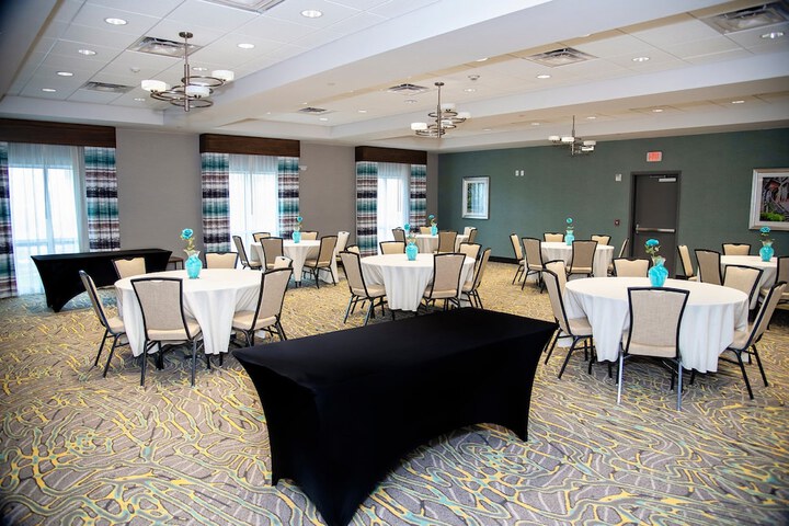 Ballroom/Hall 76 of 78