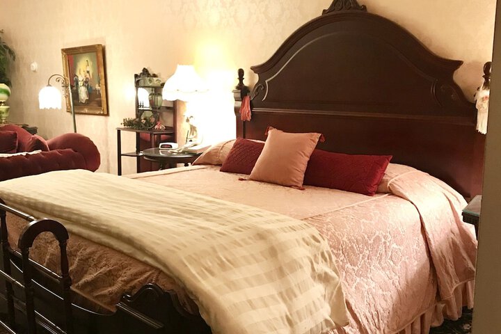 Room 70 of 84