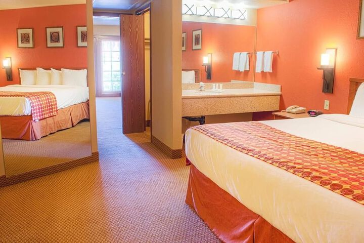 Mesa Golf Inn & Suites