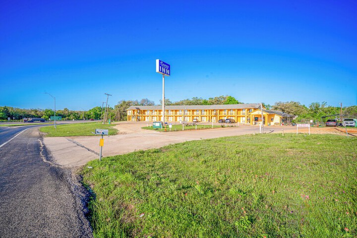 Regency Inn by OYO Rockdale TX