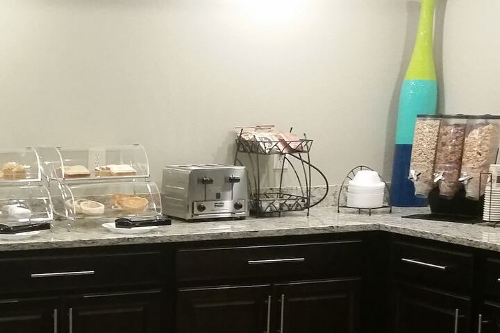 Breakfast/Coffee Service 29 of 33