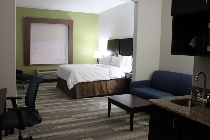 Room 15 of 32