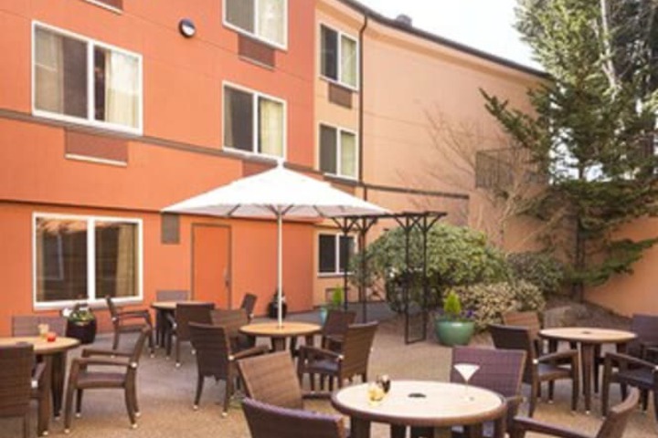 Hotel Exterior 34 of 34