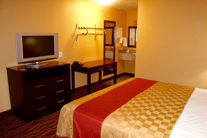 Room 9 of 15