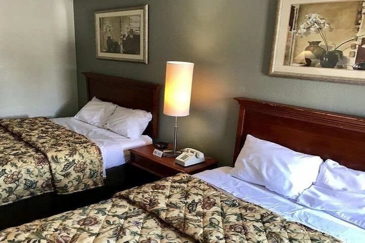 Room 6 of 14