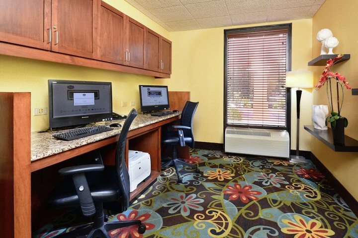 Business Center 33 of 33