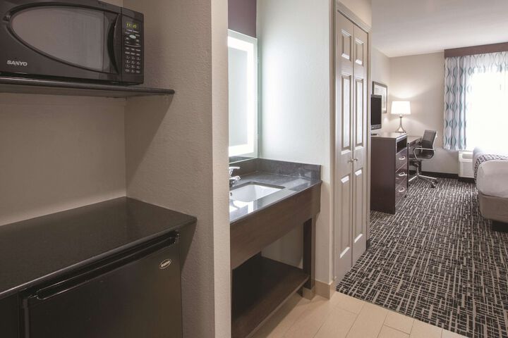 La Quinta Inn & Suites by Wyndham New Cumberland-Harrisburg