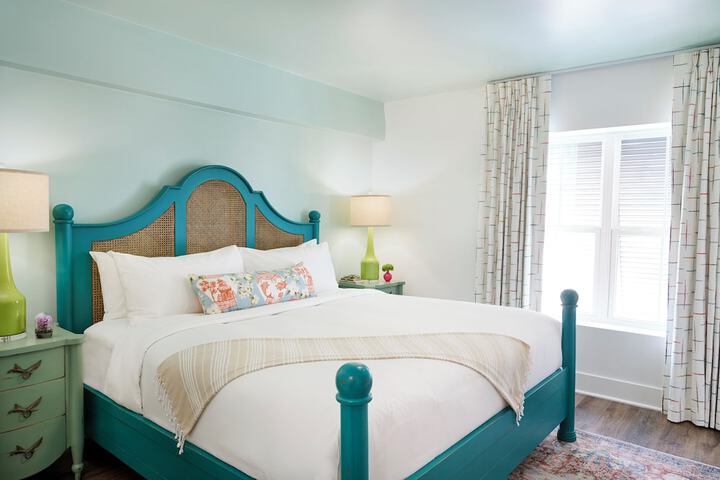 Room 11 of 25