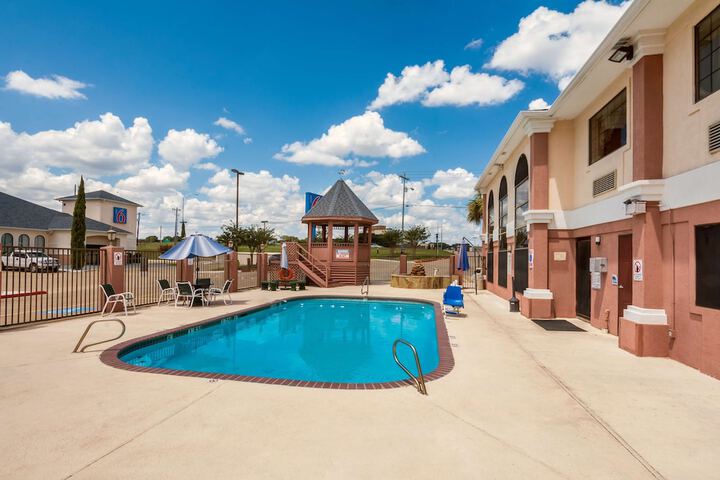 Pool 5 of 28