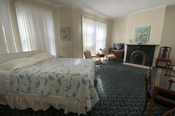 Room 8 of 26