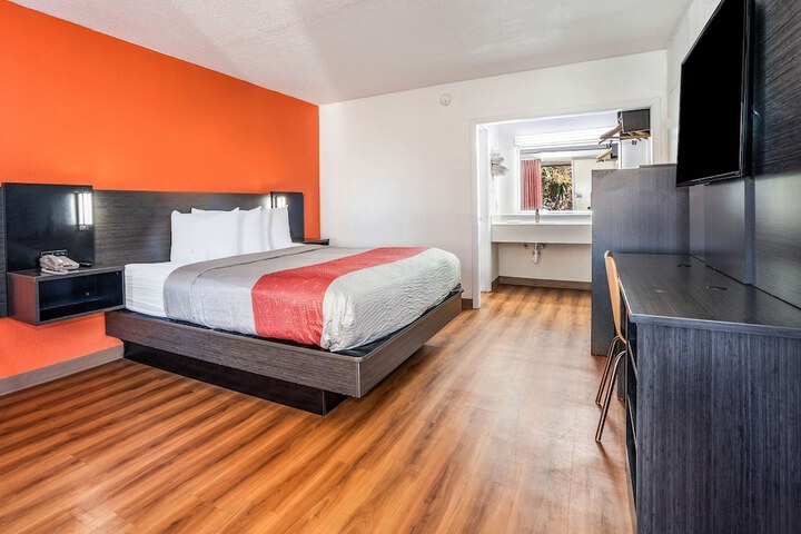 Room 17 of 31