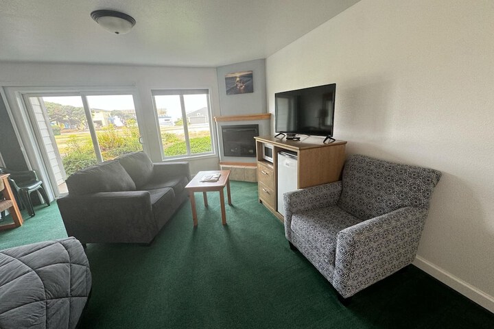 Room 145 of 233