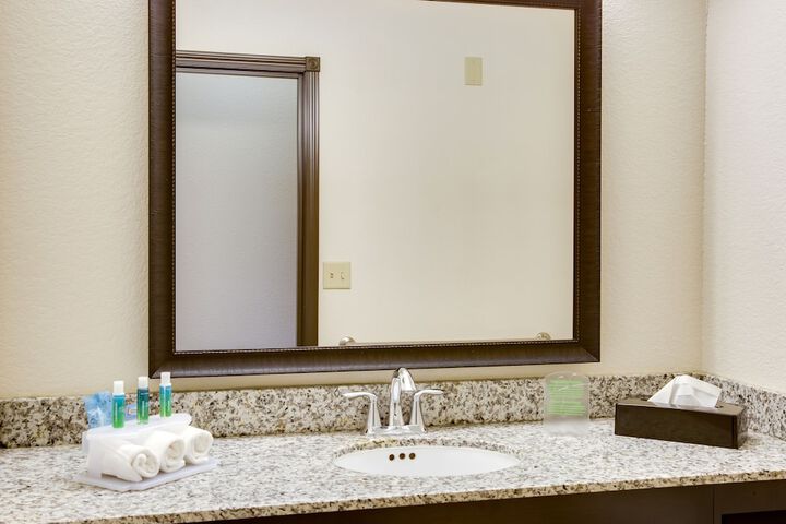 Holiday Inn Express & Suites Nevada by IHG