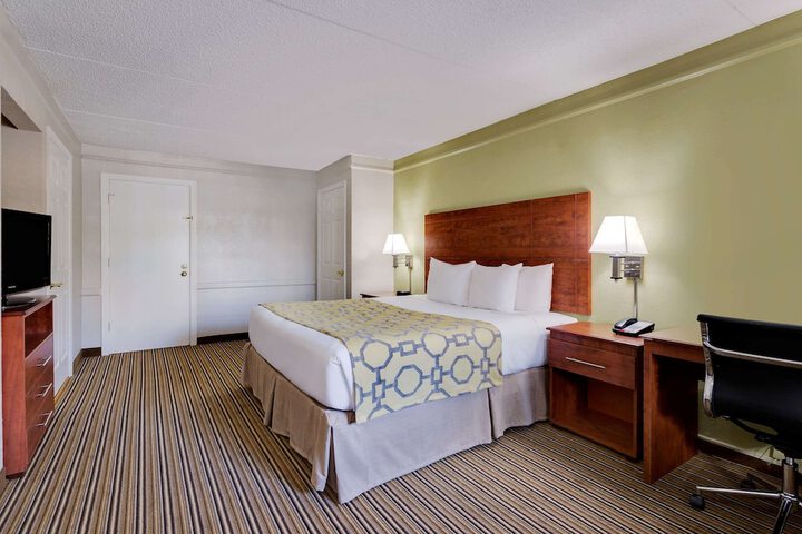 Room 6 of 15