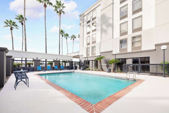 Pool 4 of 25