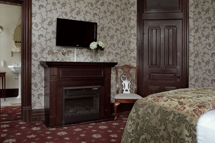 Room 18 of 65