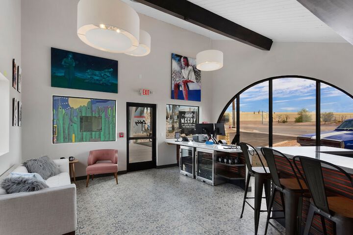 Hotel McCoy Tucson - Art Coffee, Beer, Wine