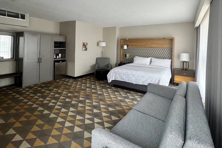 Holiday Inn Toronto Airport East by IHG