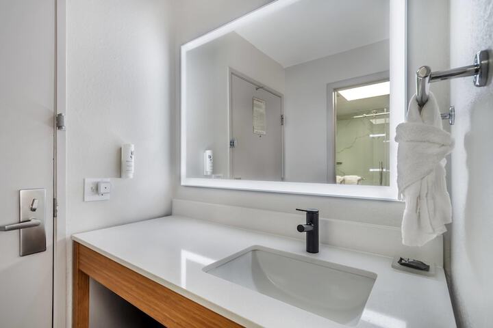 Country Inn & Suites by Radisson Shelby, NC