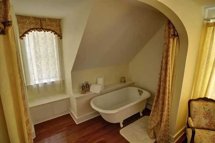 Room 11 of 24