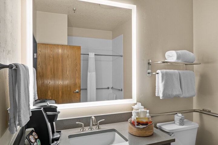 Room 18 of 80