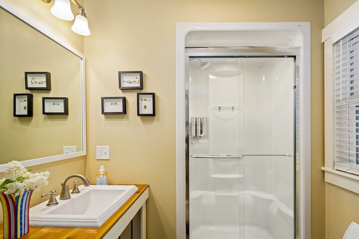 Room 16 of 28