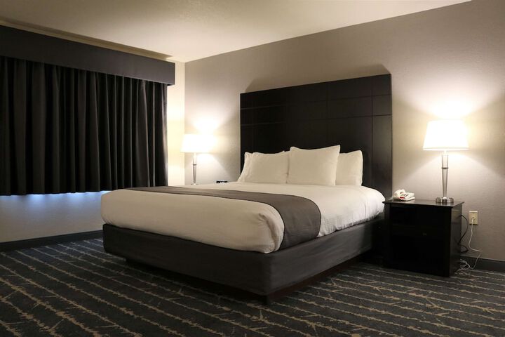 Room 13 of 22