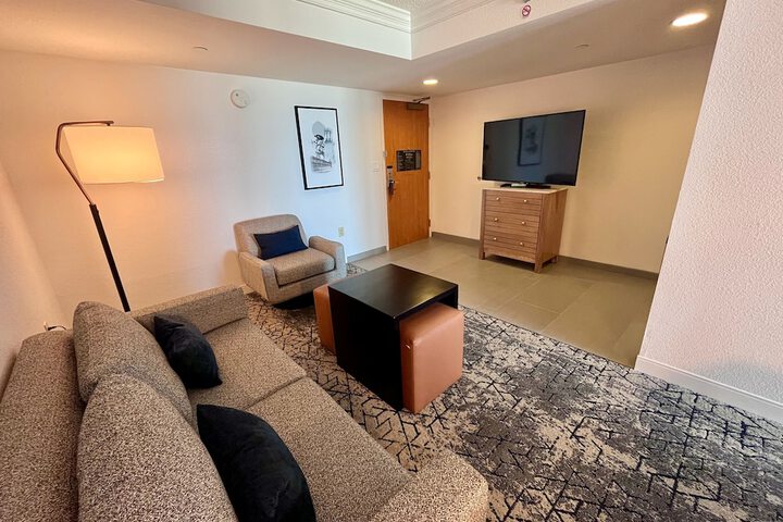 Room 23 of 152