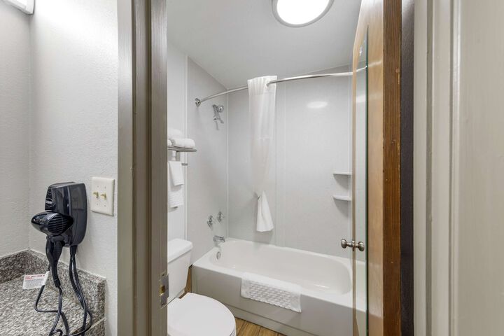 Room 14 of 28