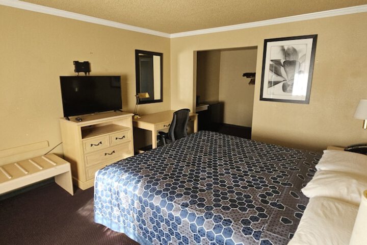Room 17 of 27