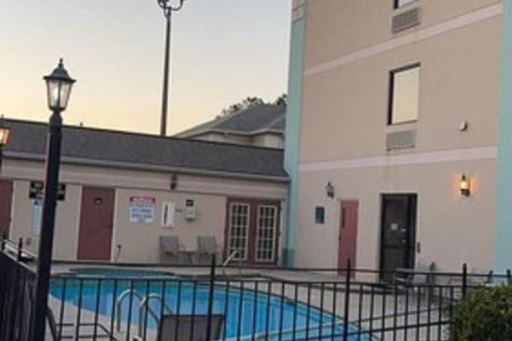 Pool 4 of 35