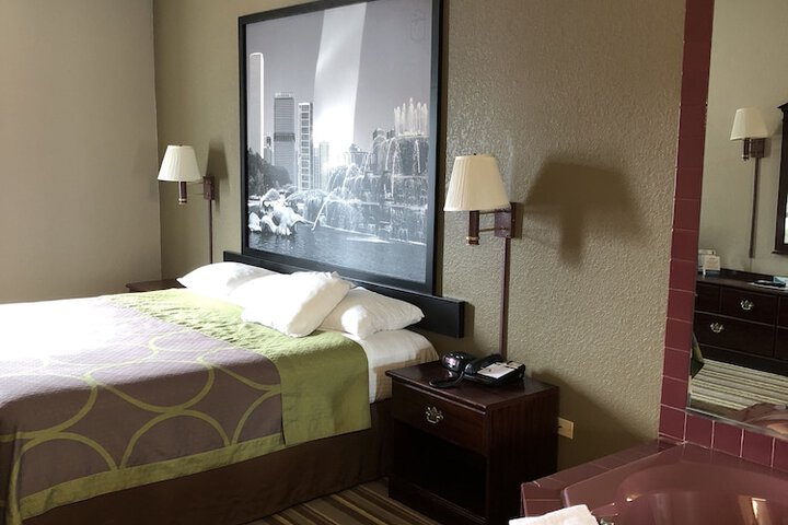 Super 8 by Wyndham Aurora / Naperville Area