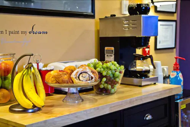 Breakfast/Coffee Service 23 of 24