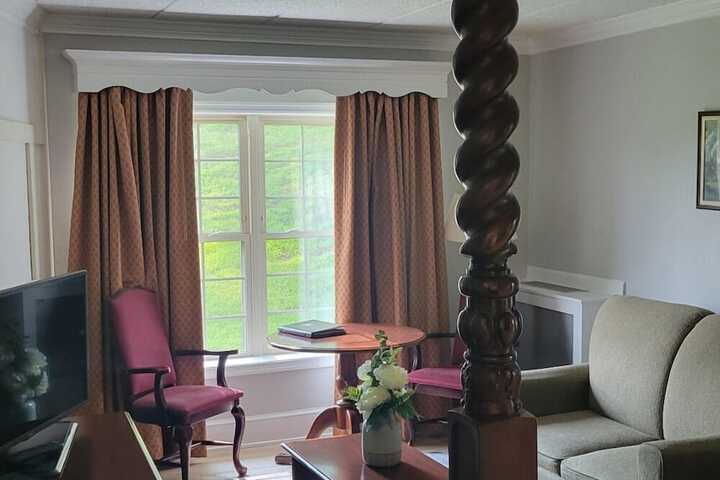 Room 70 of 79
