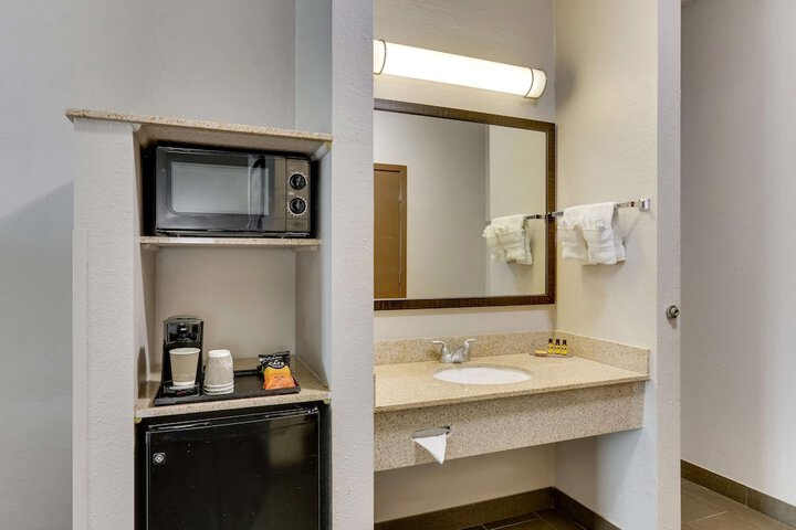 Best Western Plus University Inn & Suites