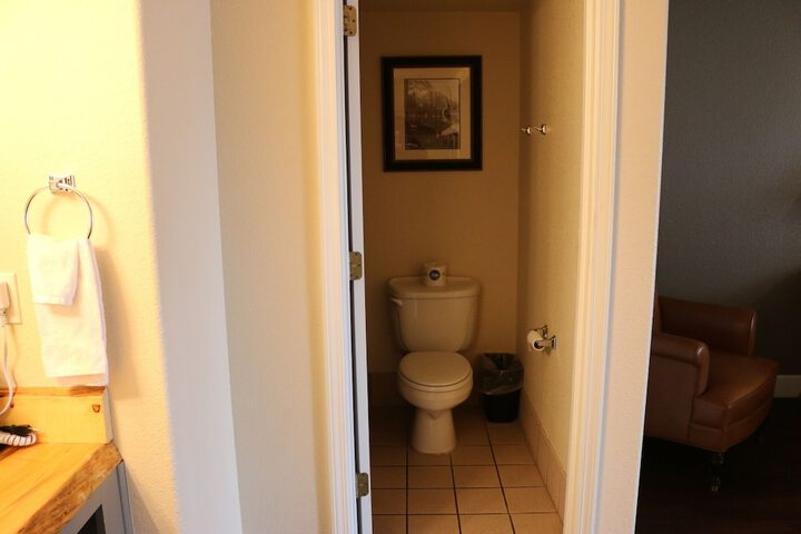 Room 33 of 51