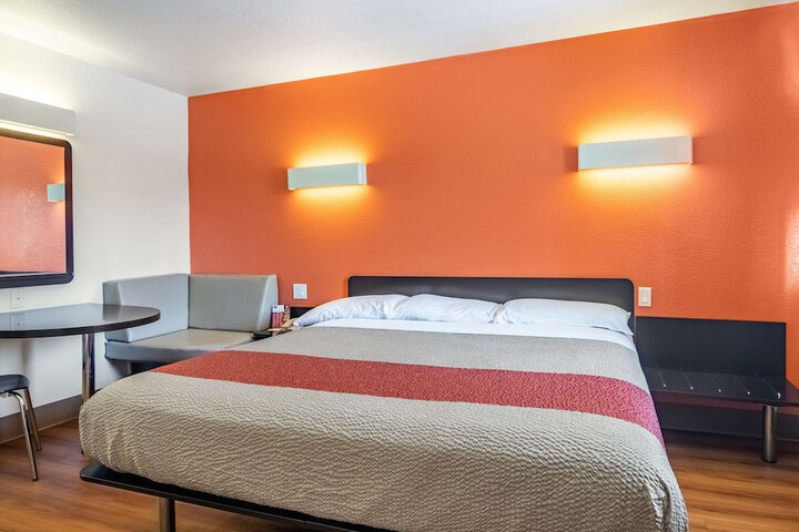 Room 11 of 29